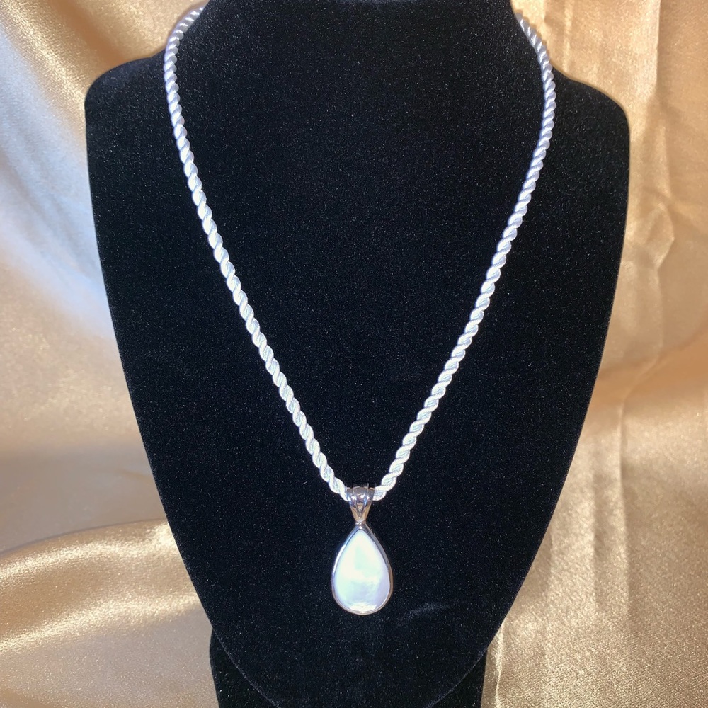 Sterling silver mother of pearl’s - Picture 7 of 7